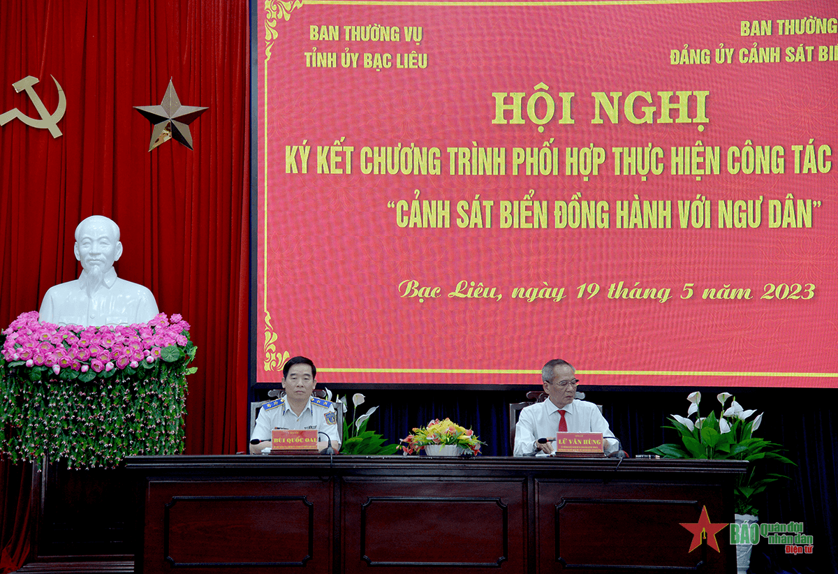 Ký kết chương trình "Cảnh sát biển đồng hành với ngư dân"