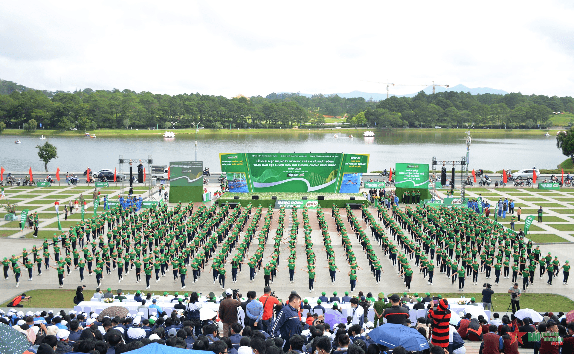 Lễ khai mạc hè, ngày Olympic trẻ em và phát động toàn dân tập luyện môn bơi phòng, chống đuối nước năm 2023