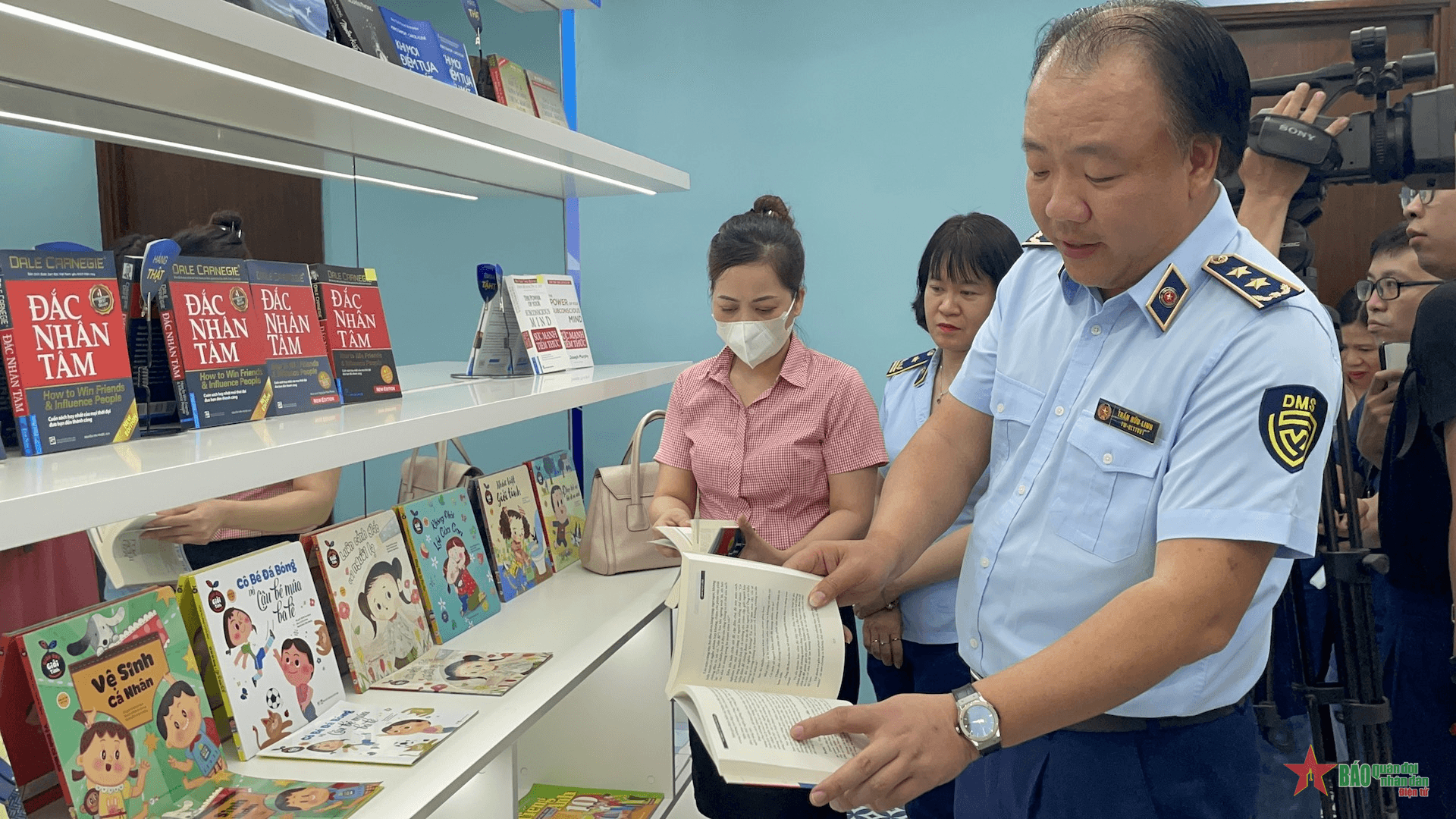 Nhận diện sách giáo dục và đồ chơi an toàn cho trẻ em