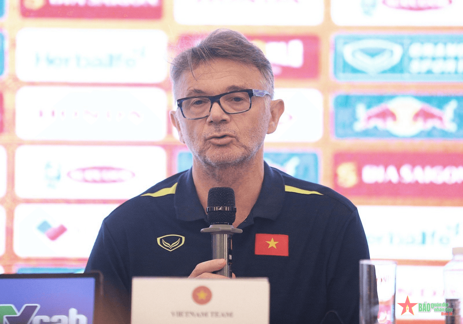 HLV Troussier lo ngại điều gì trước trận Việt Nam và Hồng Kông (Trung Quốc)?