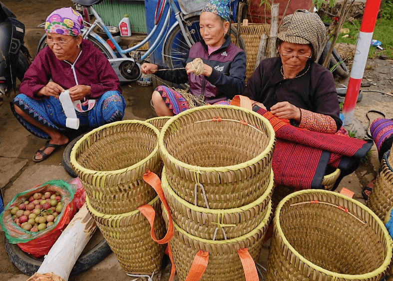 Chợ phiên Pà Cò giữa núi rừng Tây Bắc