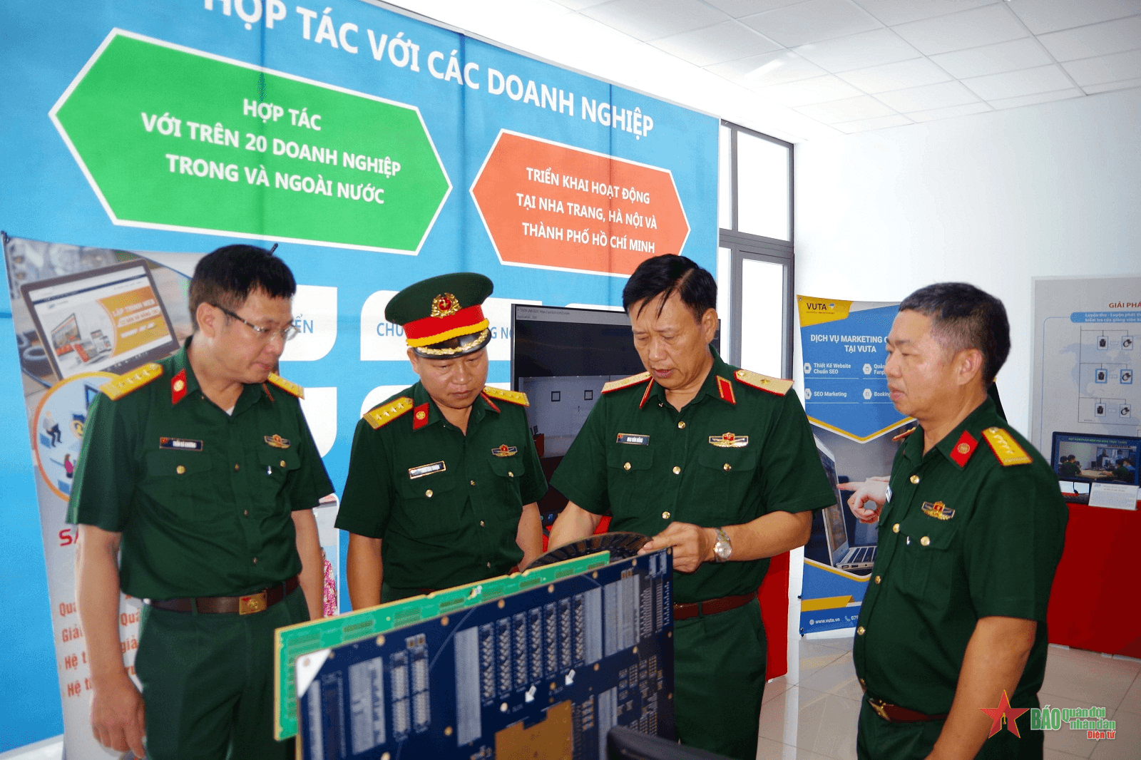 Cục Nhà trường - Bộ Tổng Tham mưu Quân đội nhân dân làm việc với Trường Sĩ quan Thông tin