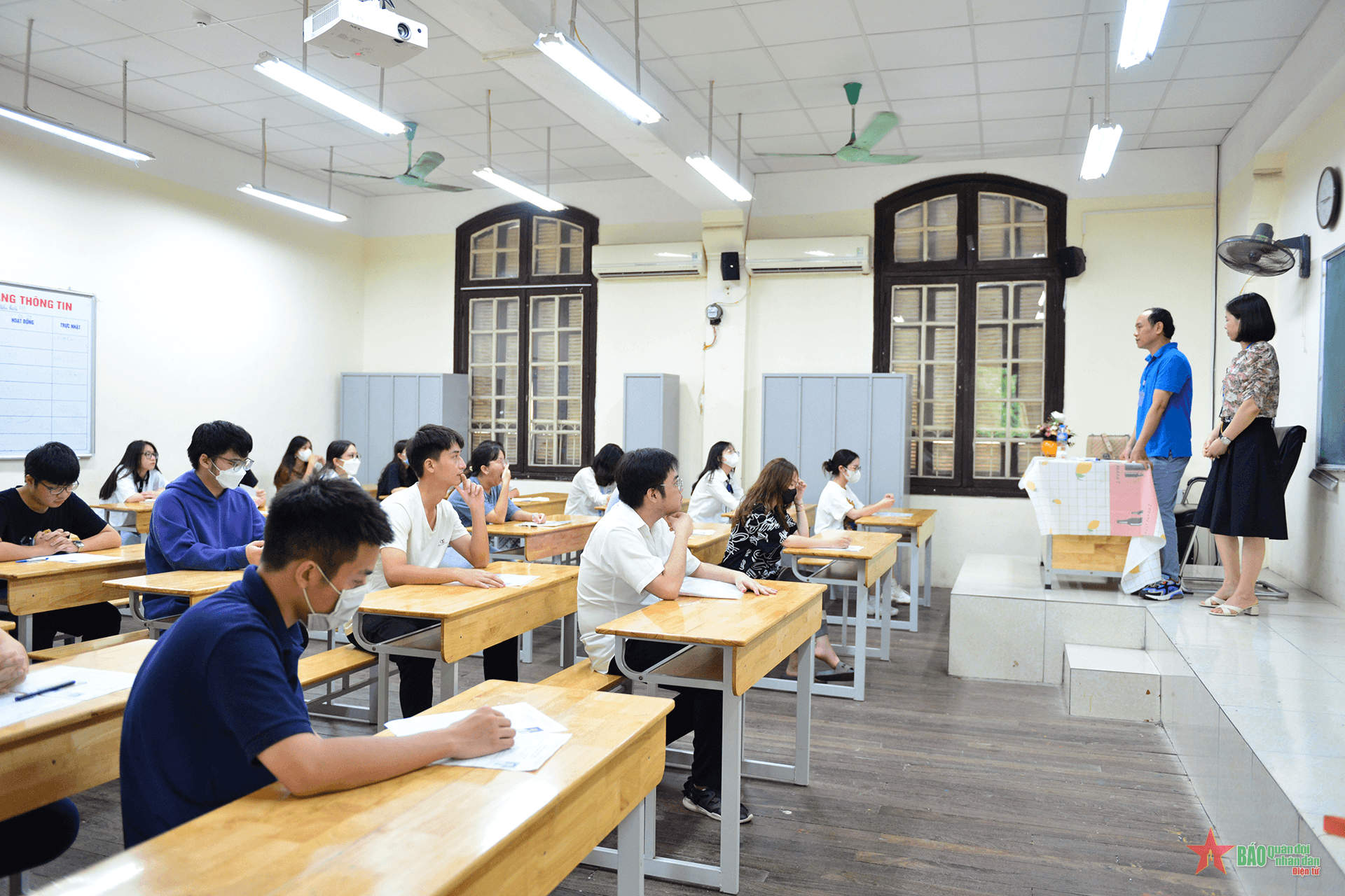 Bộ Giáo dục-Đào tạo thông tin về việc xử lý thí sinh chụp đề thi gửi qua mạng