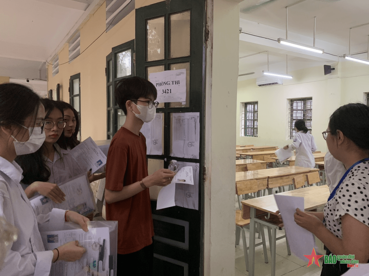 Một điểm thi ở Hà Nội được bù giờ 5 phút