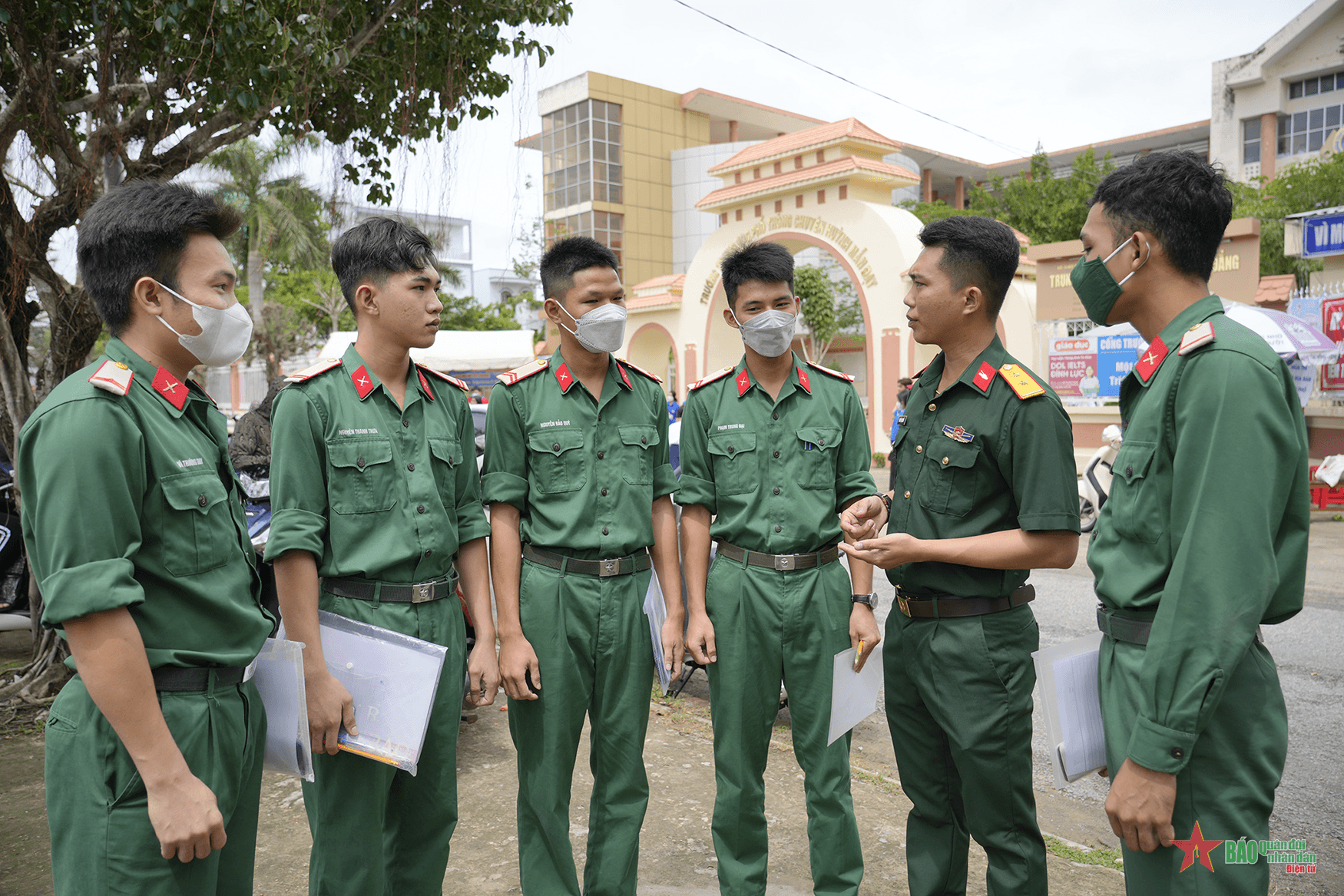 Nhiều tăng sinh và chiến sĩ tham gia kỳ thi tự tin đạt điểm cao trong phần thi tổ hợp