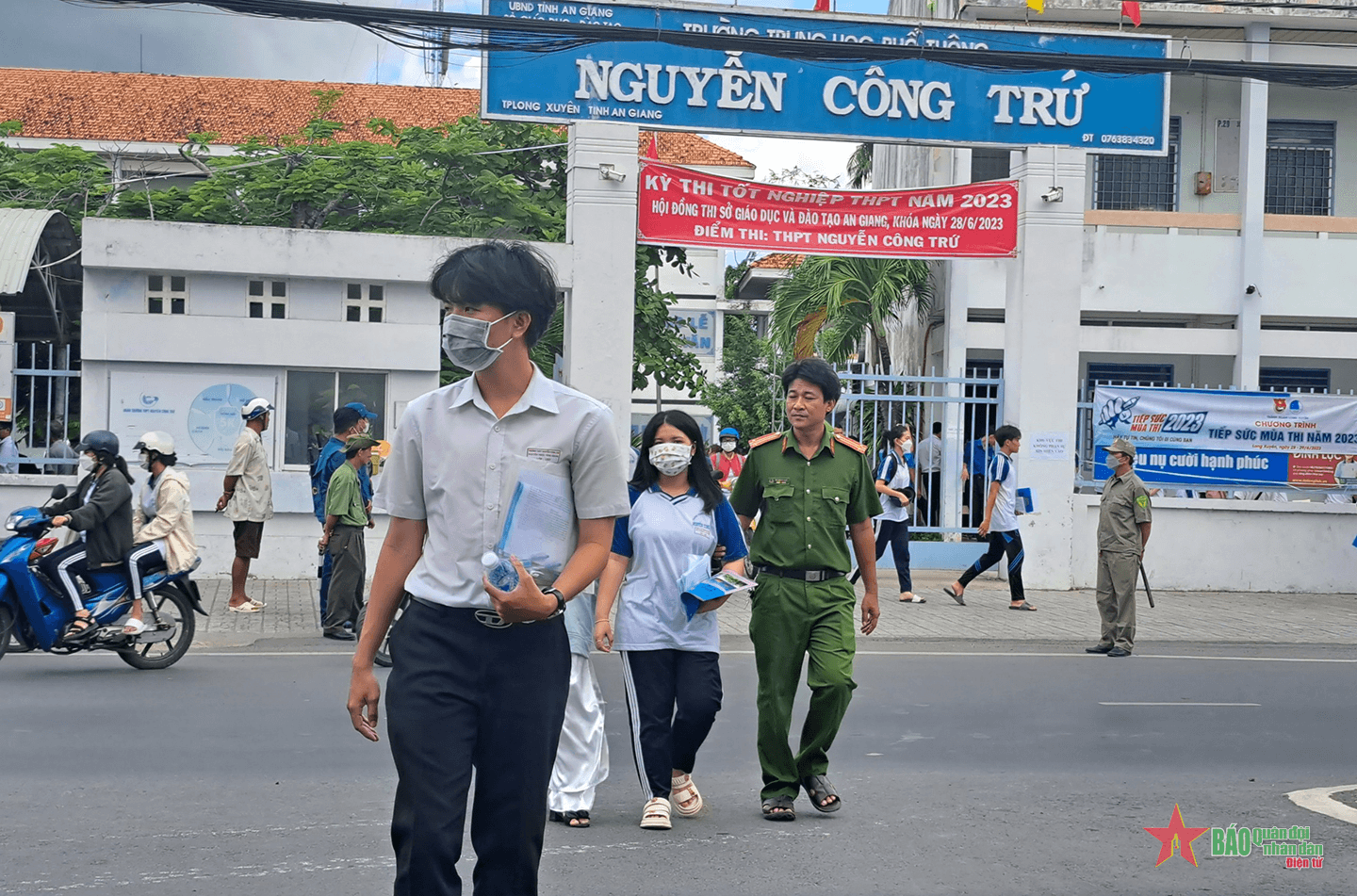 An Giang 2 thí sinh bị phát hiện mang điện thoại vào phòng thi