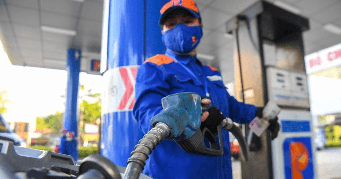 Giá xăng RON 95 quý III có thể tăng lên gần 23.500 đồng/lít