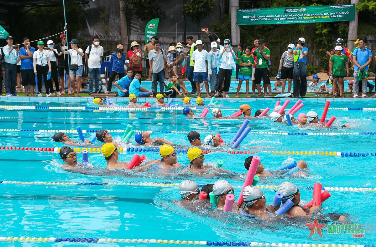 Hơn 500 vận động viên tranh tài Giải bơi cứu đuối “Đường xanh đua” 2023