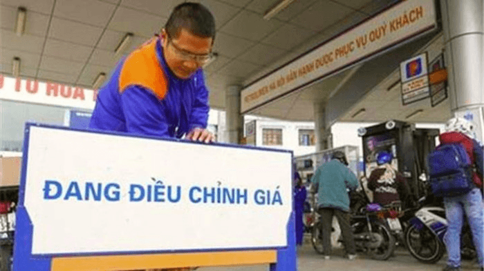 Giá xăng chiều nay tăng bao nhiêu?