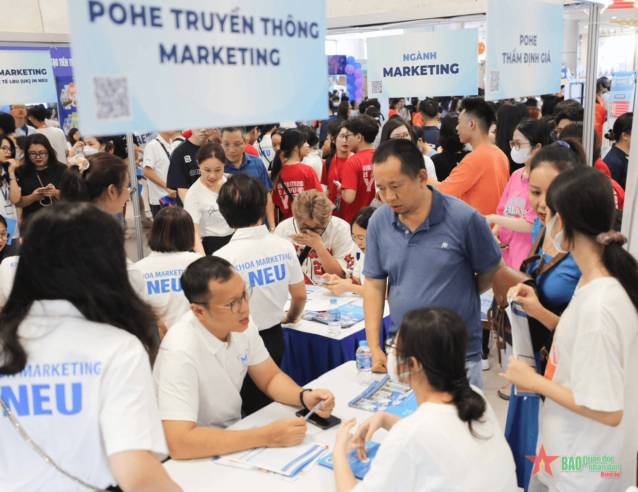 Trường Đại học Kinh tế Quốc dân công bố điểm trúng tuyển nhóm 4, 5