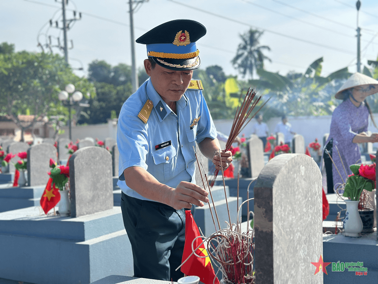 Trung đoàn 250 tri ân nhân Ngày Thương binh-Liệt sĩ