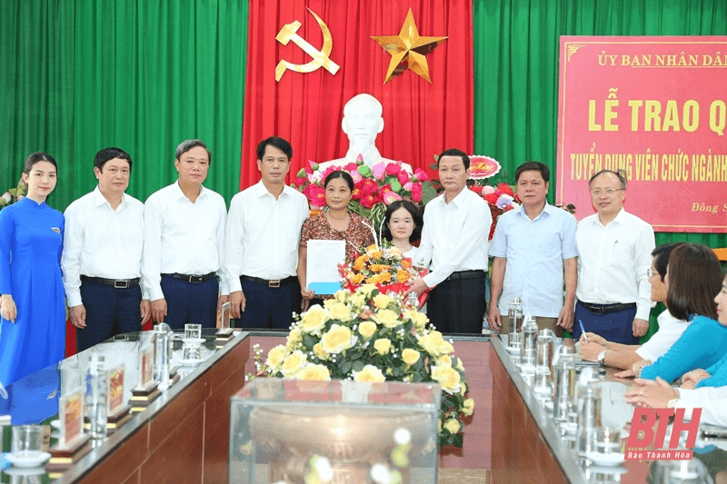 Quyết định tuyển dụng viên chức ngành giáo dục và đào tạo cho cô giáo Lê Thị Thắm