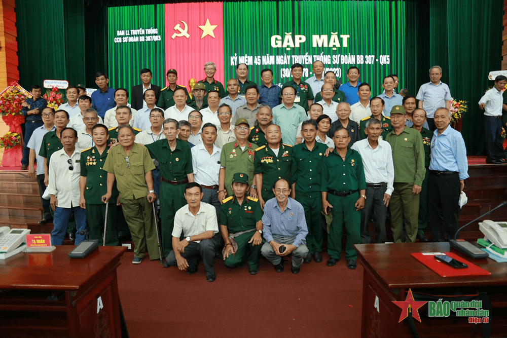 Gặp mặt nhân kỷ niệm 45 năm Ngày truyền thống Sư đoàn 307