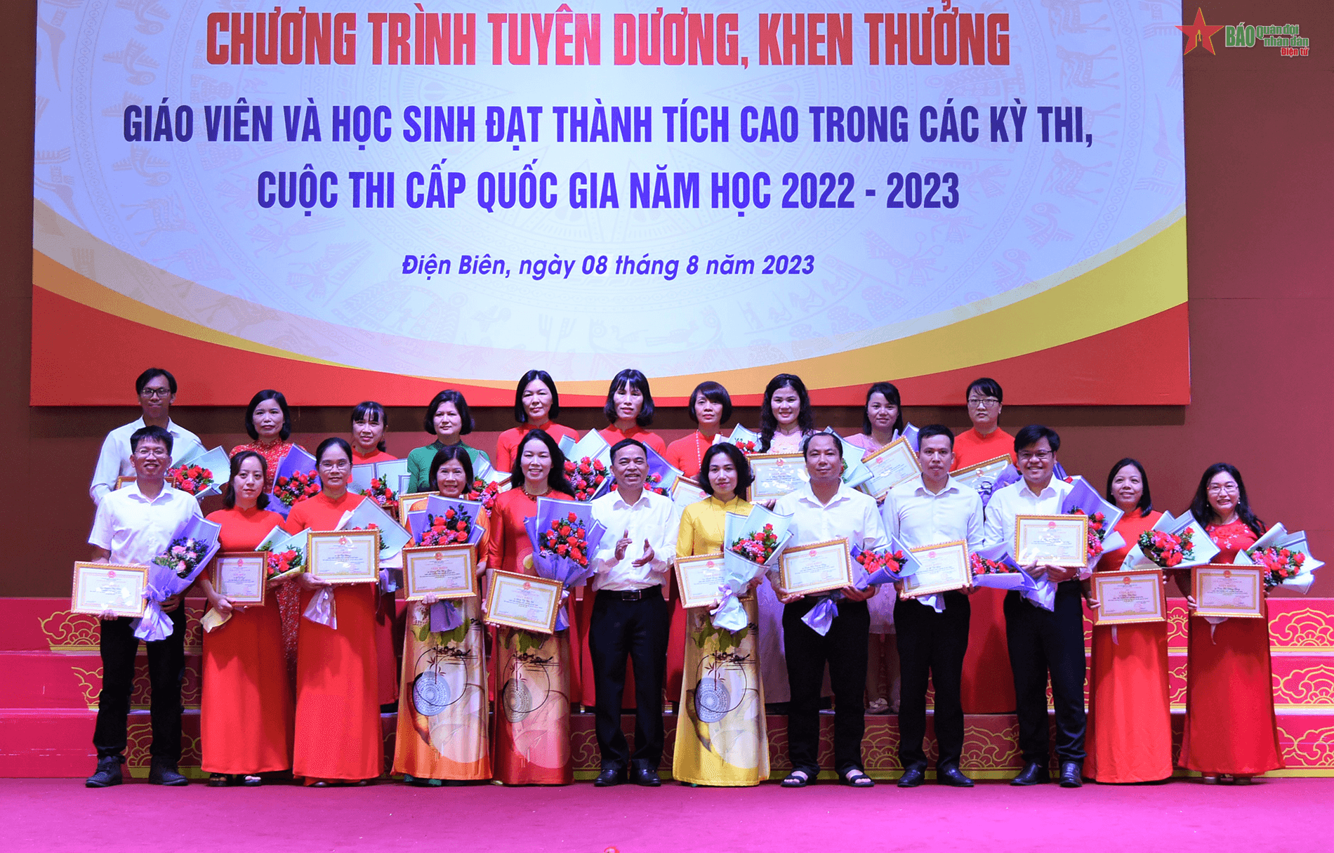 Điện Biên: Tuyên dương giáo viên và học sinh đạt thành tích cao trong các cuộc thi