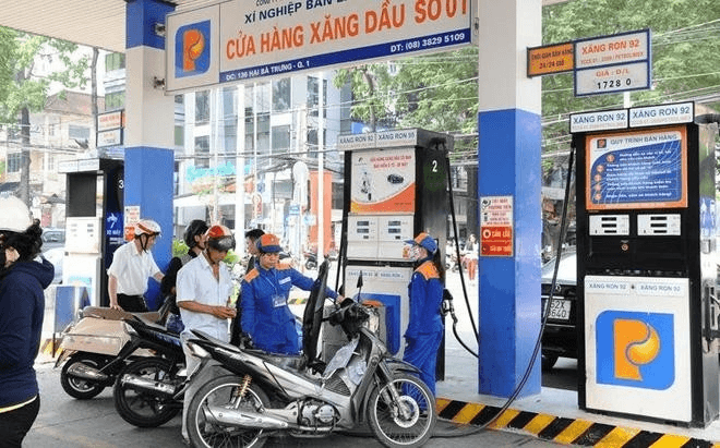 Giá xăng dầu từ chiều nay (11-8) đồng loạt tăng, dầu diesel tăng hơn 1.800 đồng/lít