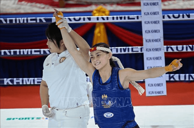 Nữ võ sĩ Huỳnh Hà Hữu Hiếu của Việt Nam đứng số 1 thế giới Muay WBC