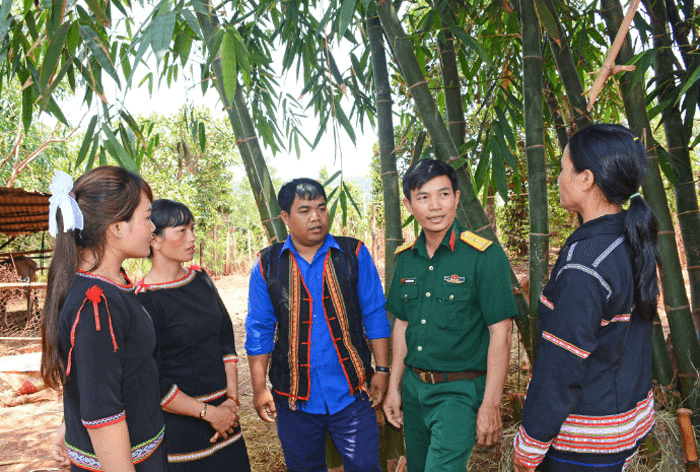 Học tiếng đồng bào để nâng cao hiệu quả công việc