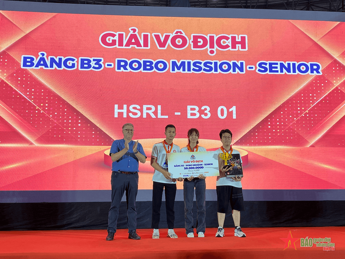 Trao giải chung kết cuộc thi Robotacon WRO 2023 tại Hà Nội