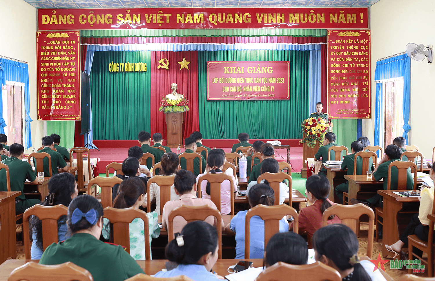 100 cán bộ, nhân viên Công ty Bình Dương tham gia lớp bồi dưỡng kiến thức dân tộc năm 2023
