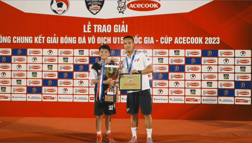 Người trẻ làm thầy