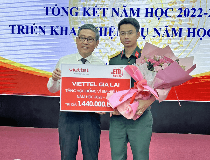 Viettel Gia Lai trao 720 suất học bổng “Vì em hiếu học” tặng học sinh tỉnh Gia Lai