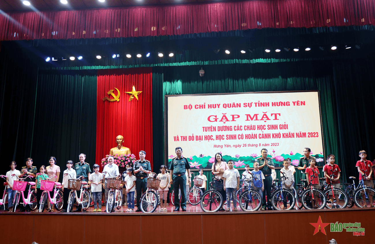 Bộ CHQS tỉnh Hưng Yên gặp mặt, tuyên dương các cháu học sinh giỏi năm 2023