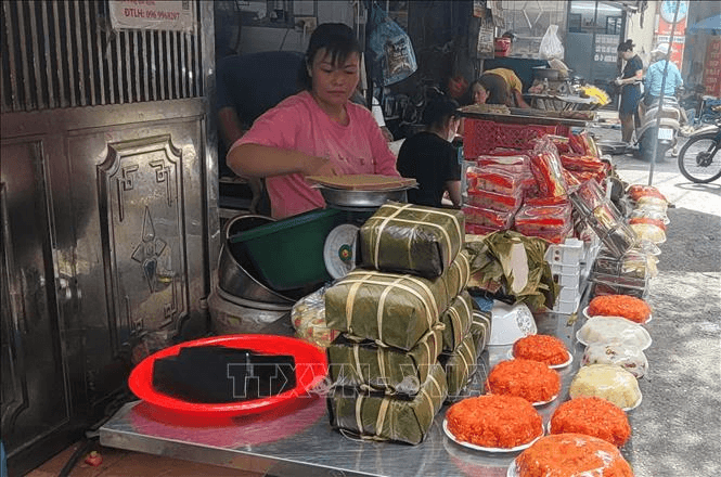 Đa dạng hàng hóa, dịch vụ phục vụ thị trường Rằm tháng 7