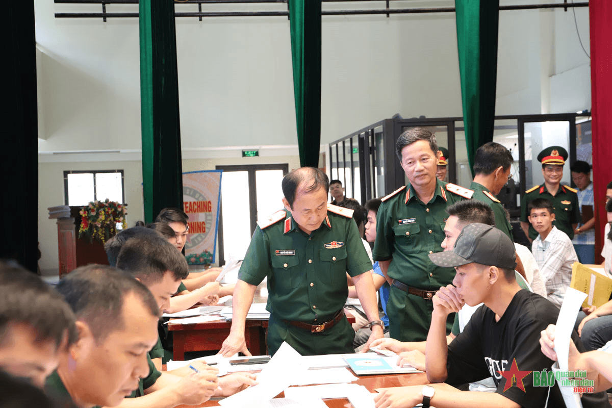 Trường Sĩ quan Chính trị tiếp nhận học viên trúng tuyển nhập học