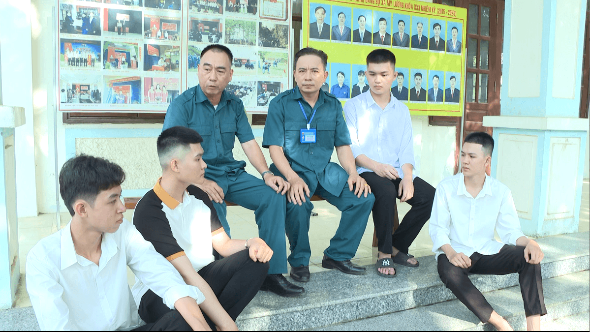 Bốn nam sinh cùng một xã trúng tuyển vào các trường Sĩ quan quân đội