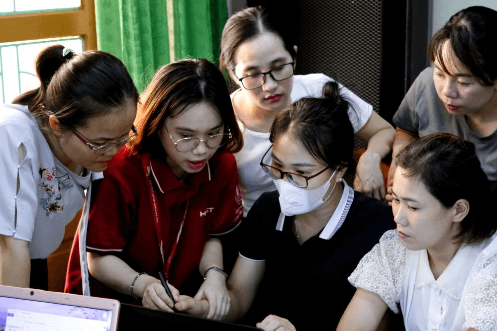 Nâng cao năng lực số cho giáo viên, học sinh