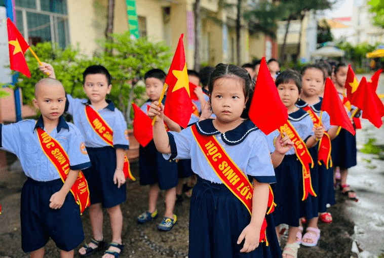 Đầu tư xây dựng trường lớp gắn với đãi ngộ, thu hút giáo viên