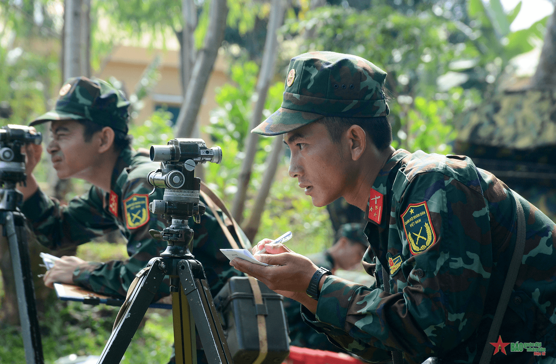 Bồi dưỡng, rèn luyện cán bộ “chân đồng vai sắt”