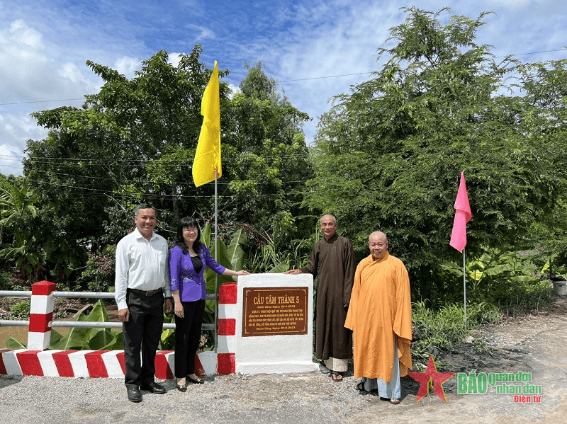 Thượng tọa Thích Thiện Quý hết lòng vì người dân