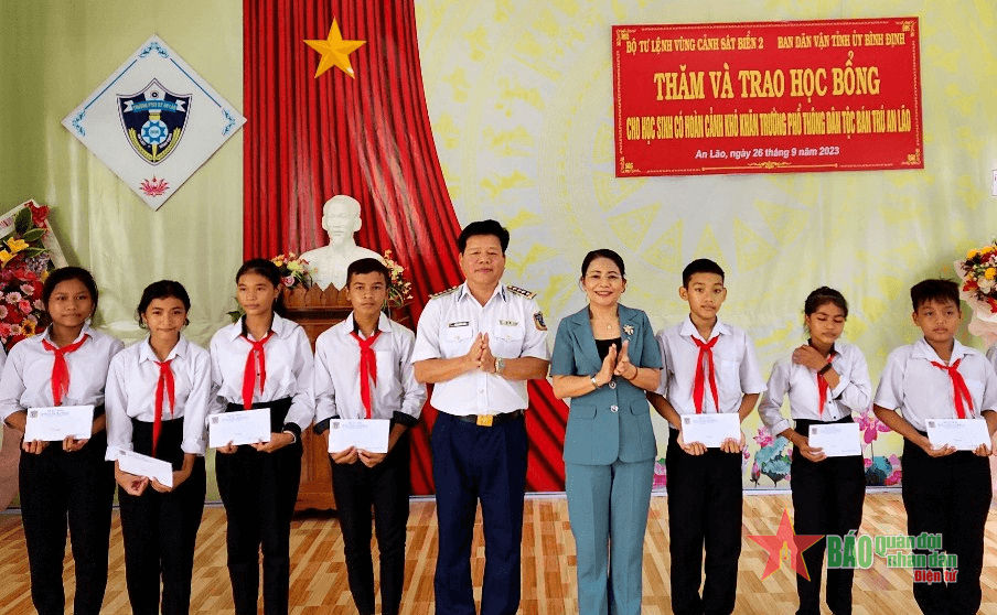Bộ tư lệnh Vùng Cảnh sát biển 2 tổ chức chương trình "Cảnh sát biển với đồng bào dân tộc, tôn giáo"