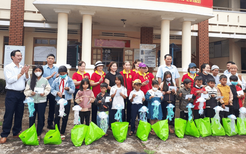 Thực hiện bình đẳng giới và giải quyết những vấn đề cấp thiết đối với phụ nữ và trẻ em khu vực miền núi, dân tộc thiểu số: Nhiều hoạt động vui Tết Trung thu dành cho trẻ em đồng bào dân tộc thiểu số ở Gia Lai