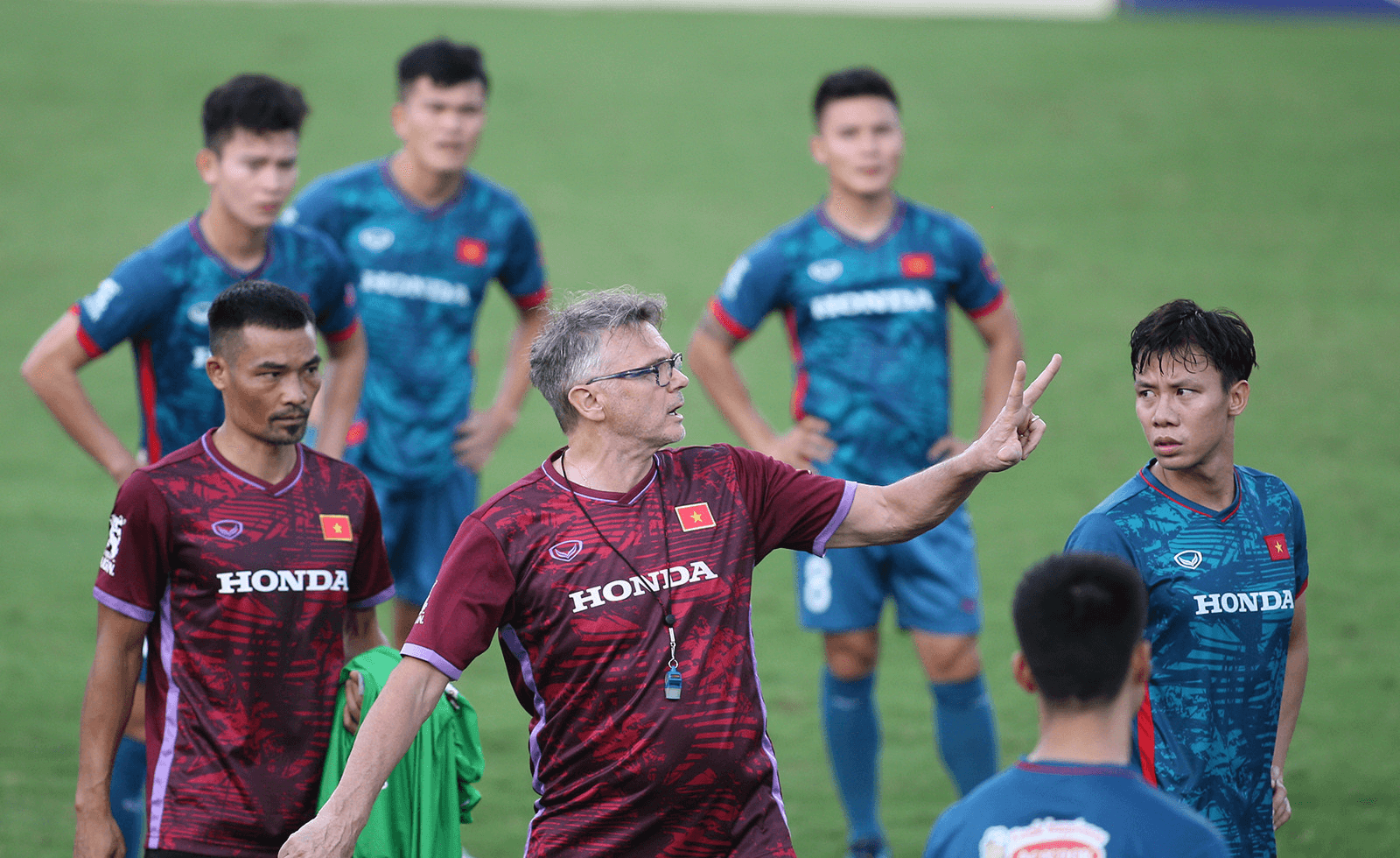 Ấm lưng đội tuyển