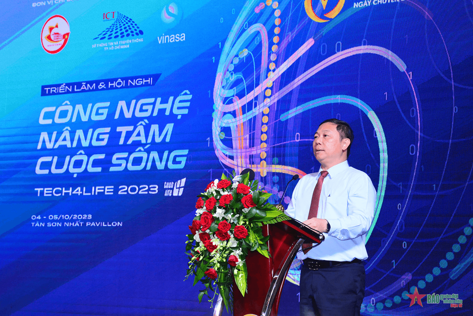 Đẩy mạnh chuyển đổi số để nâng tầm cuộc sống