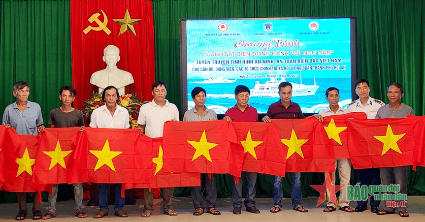 Tuyên truyền tình hình an ninh biển, đảo tới ngư dân thành phố Hội An