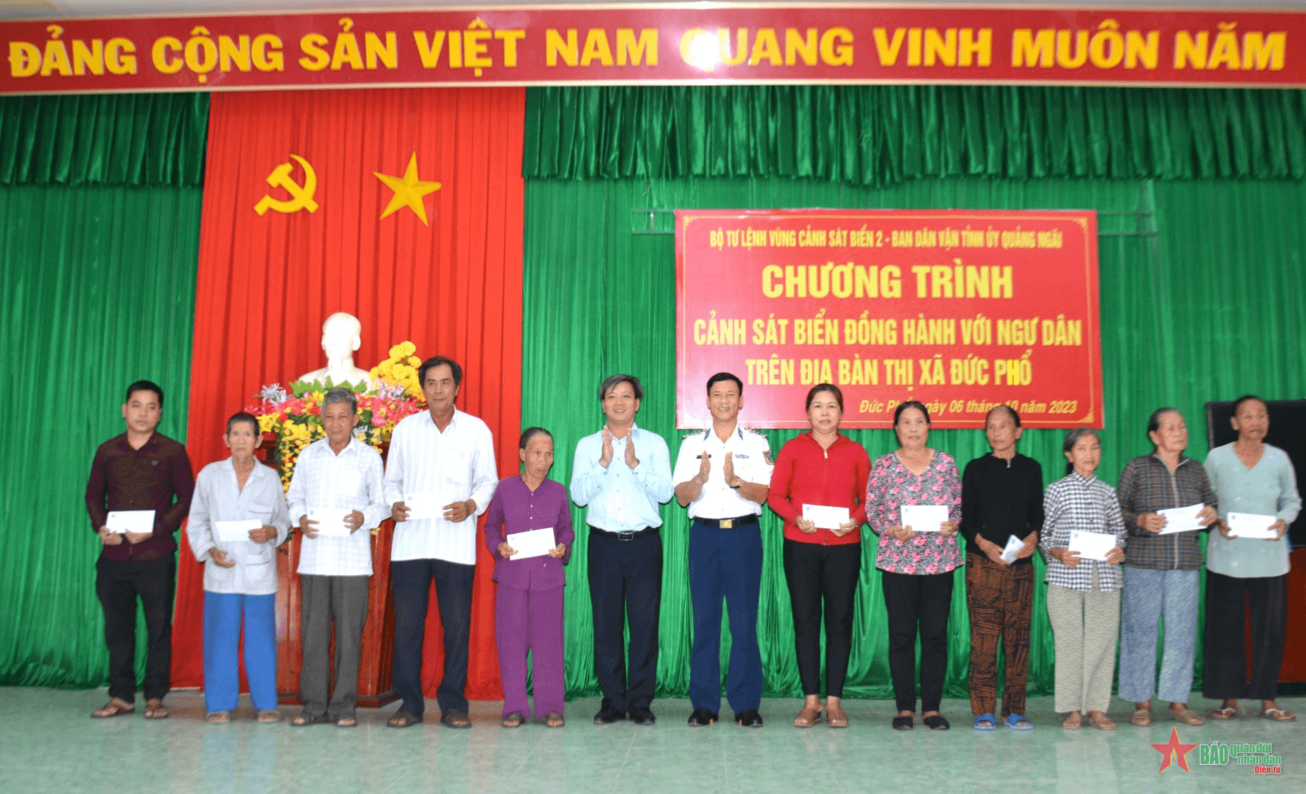 Chương trình “Cảnh sát biển đồng hành với ngư dân” tại Quảng Ngãi