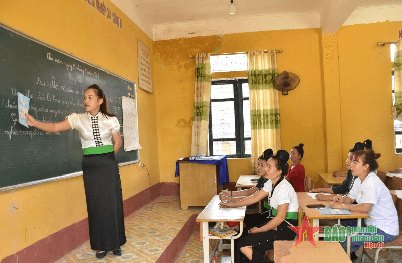 Quyết tâm đưa “con chữ” đến bản làng