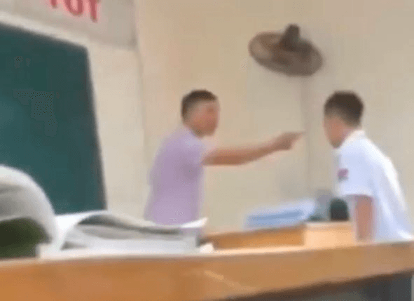 Hà Nội: Thầy giáo ứng xử chưa chuẩn mực với học sinh đã xin nghỉ việc  

​