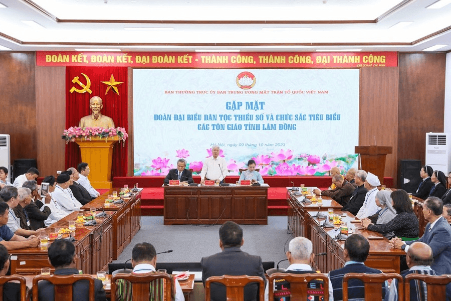 Gặp mặt đoàn đại biểu dân tộc thiểu số và chức sắc tiêu biểu các tôn giáo tỉnh Lâm Đồng
