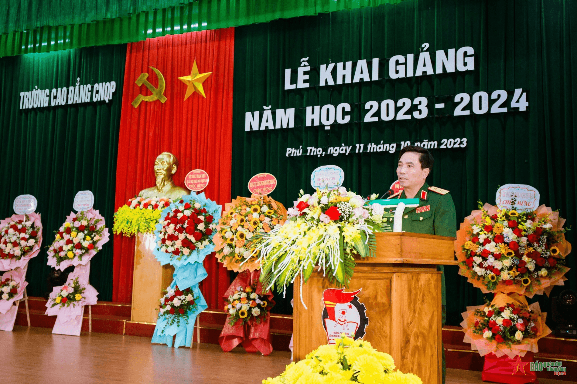 Trung tướng Nguyễn Doãn Anh dự lễ khai giảng tại Trường Cao đẳng Công nghiệp Quốc phòng