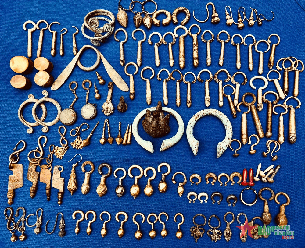 Giới thiệu bộ sưu tập cổ vật trang sức Chăm của nhà sưu tầm Nguyễn Quốc Dũng