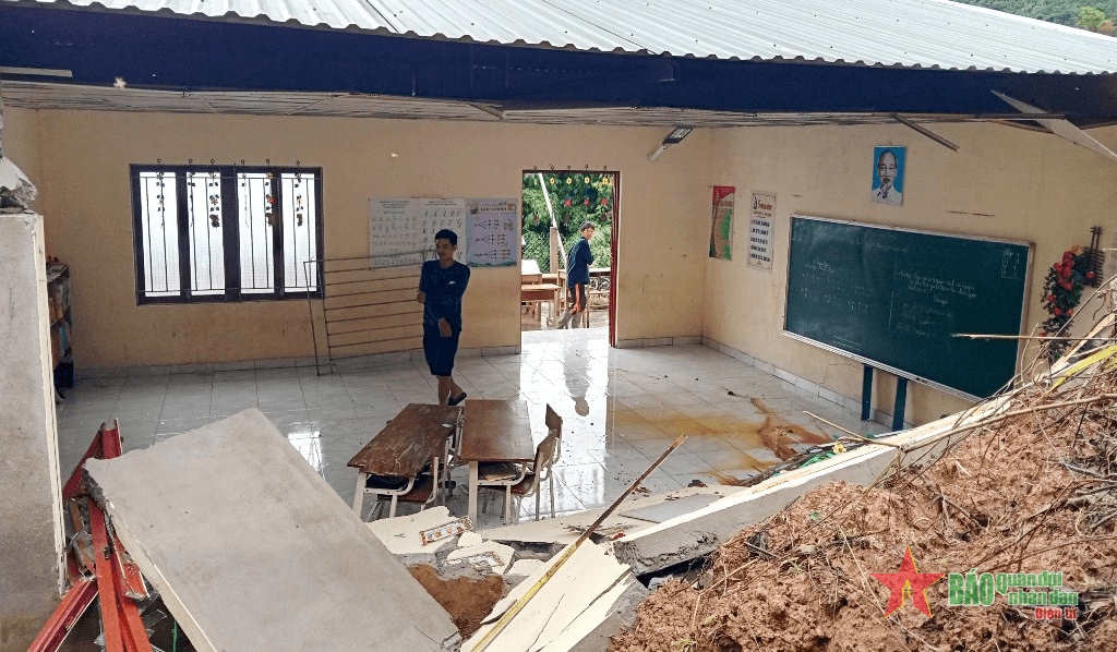 Quảng Nam: Một điểm trường tại Nam Trà My sạt lở nghiêm trọng