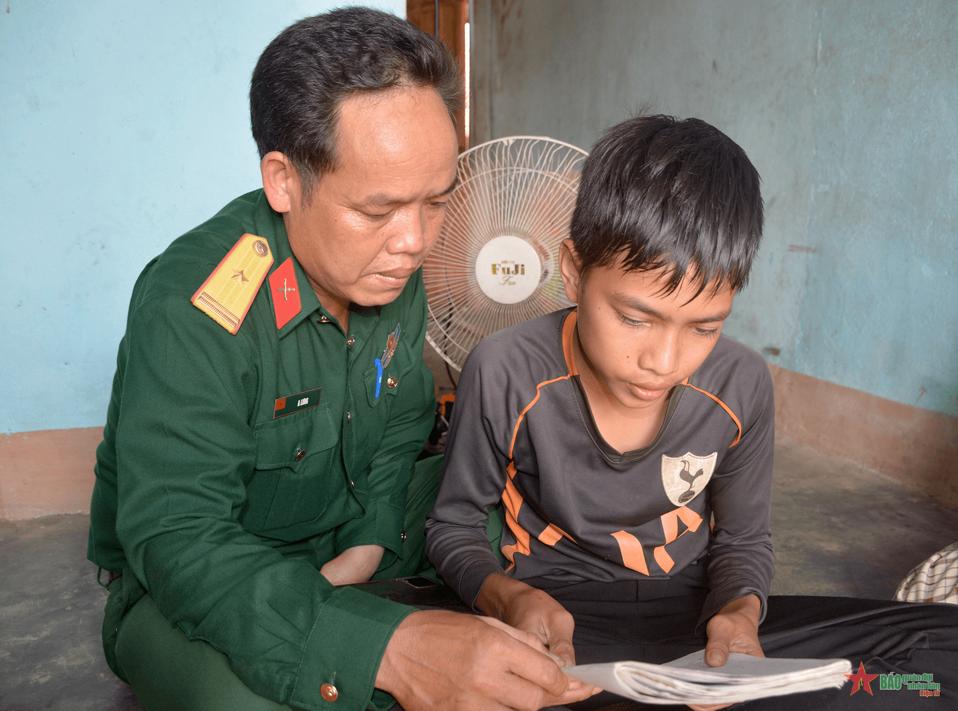 Giúp đồng bào thay đổi nếp nghĩ, cách làm