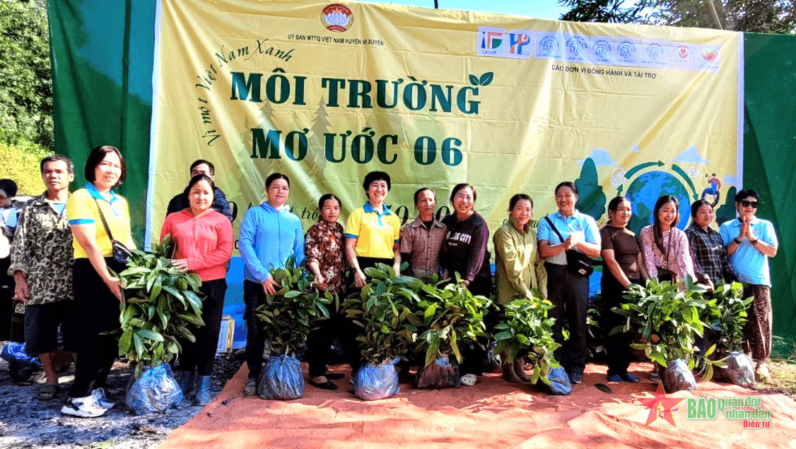Huyện Vị Xuyên (Hà Giang): Trao 15.000 cây quế tặng hộ nghèo