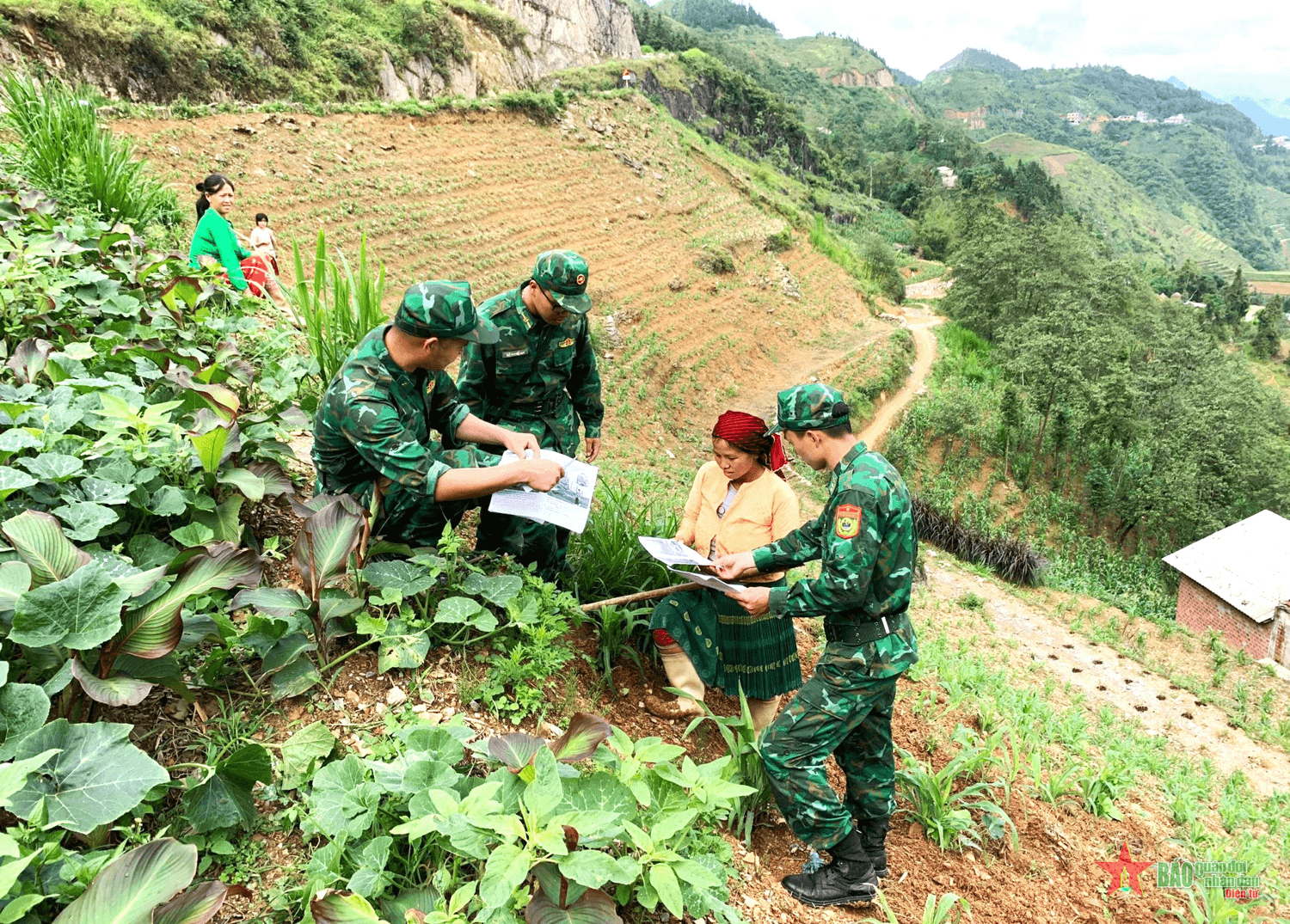 Chung tay giúp người dân biên giới Thượng Phùng phát triển kinh tế