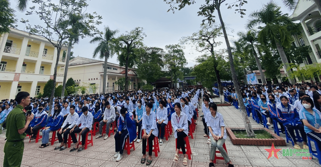 Trường THPT Bắc Sơn phổ biến kiến thức về an toàn giao thông, phòng cháy chữa cháy