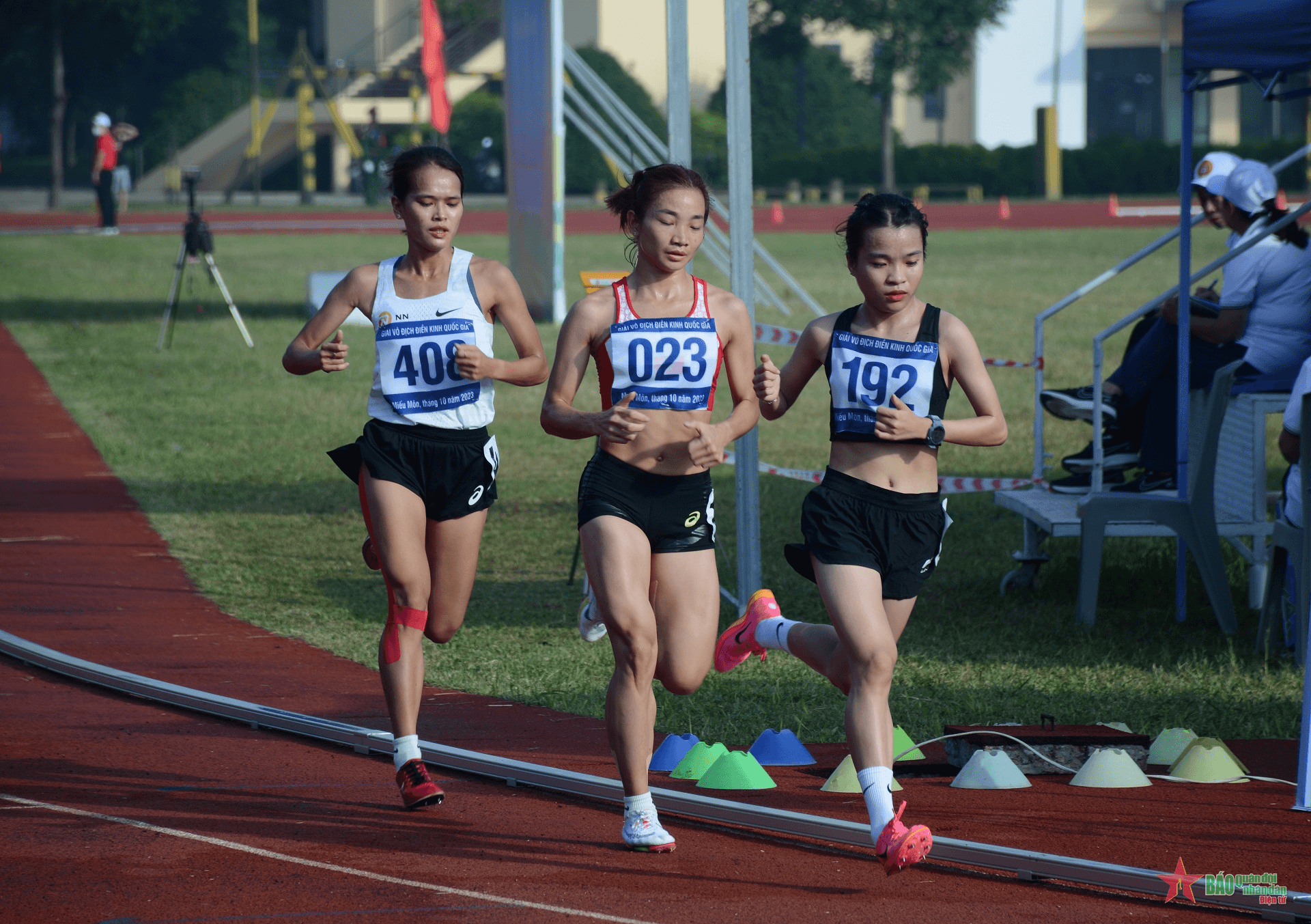 Nguyễn Thị Oanh bứt phá mạnh mẽ, bảo vệ thành công ngôi vô địch quốc gia 5.000m nữ